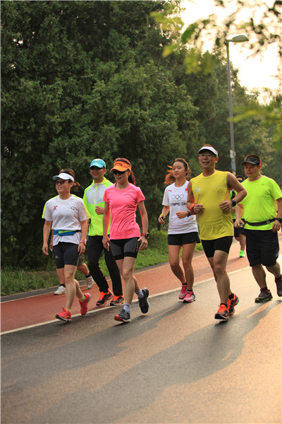 Runners head to park early to beat summer heat