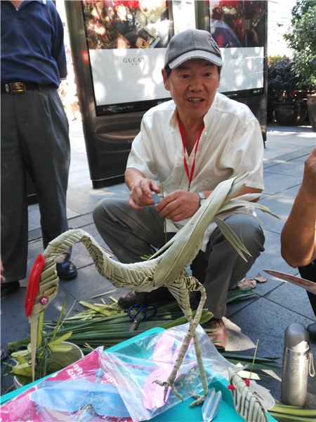 Master of handicraft weaves his magic in city park