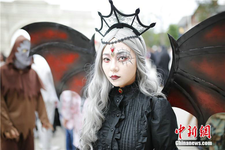Halloween parade held in campus of SW China