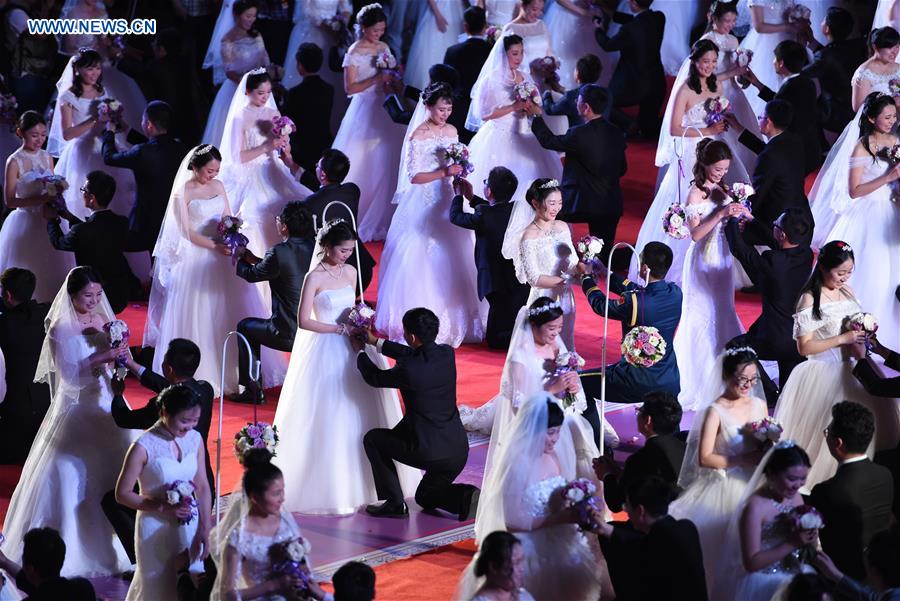 114 couples attend group wedding in China's Nanjing
