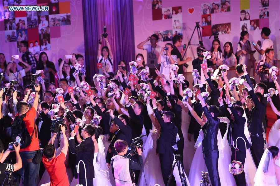 114 couples attend group wedding in China's Nanjing
