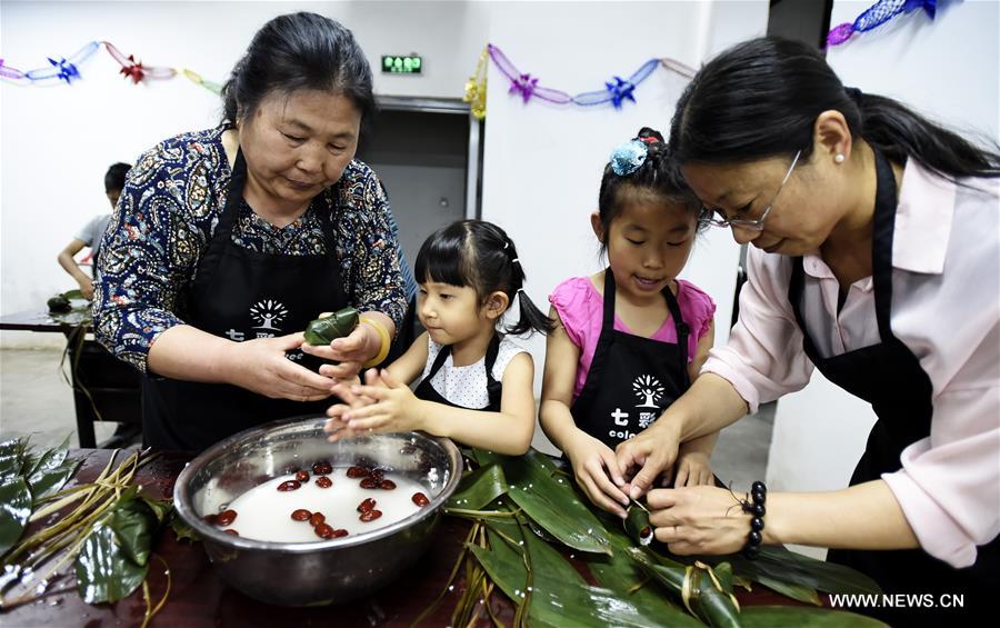 Community event held in Beijing to mark Dragon Boat Festival