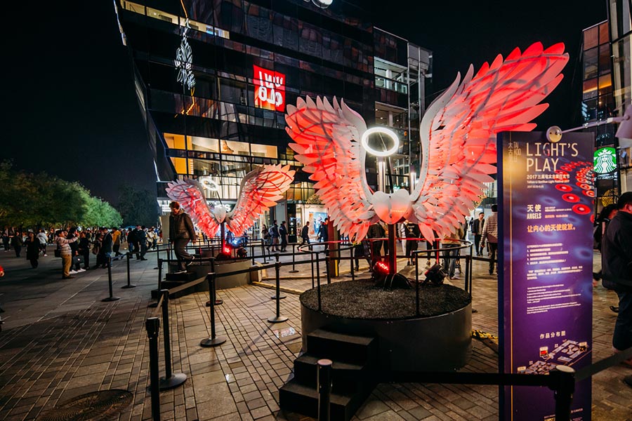 Sanlitun's light festival brings cheer to fashion hub