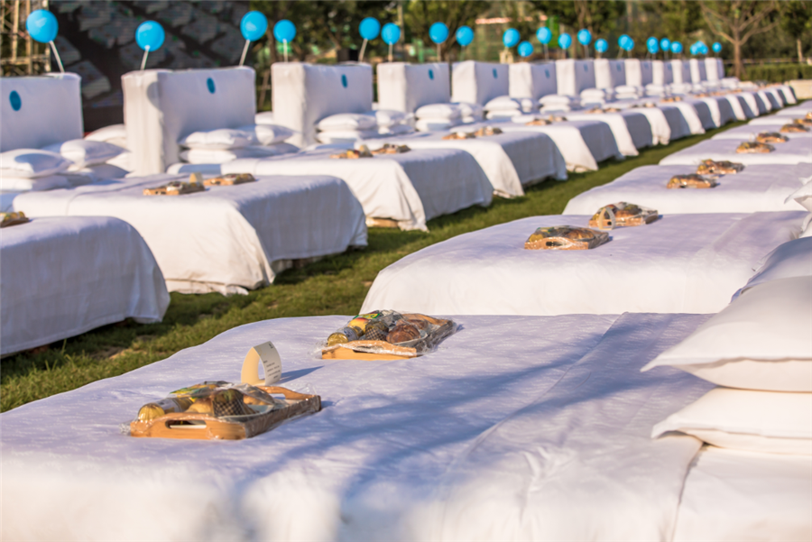 Breakfast in bed feeds Guinness Record number