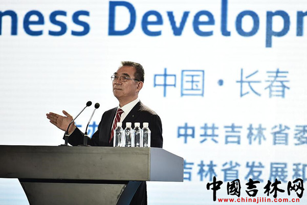 Leading economist makes a keynote speech