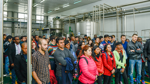 Foreign students studying in Jilin province visit Northeast Agricultural Base