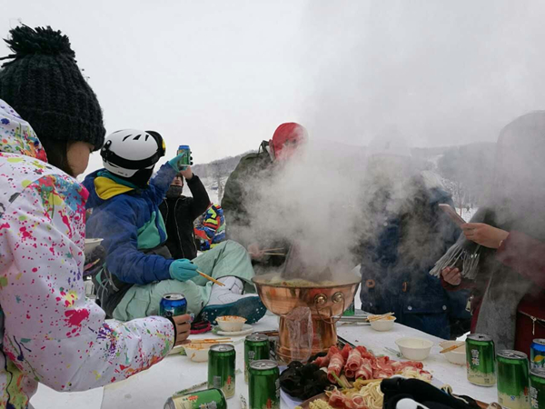 Outdoor hot pot feast on snow field