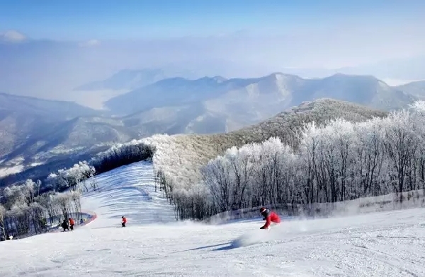 Ski resorts open for business in Jilin