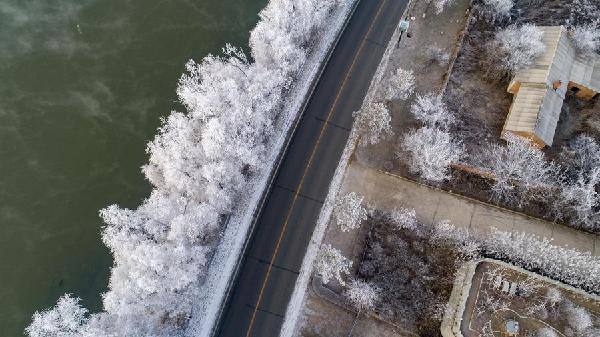 Rime scenery along Songhua River in Jilin
