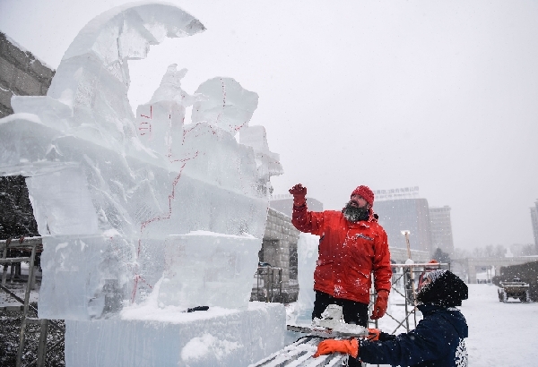 Ice sculpture exhibition brings world artists to Changchun