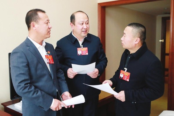 Jilin CPPCC members attend annual session in Beijing