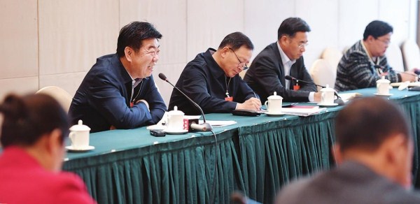 Jilin deputies attend events at two sessions