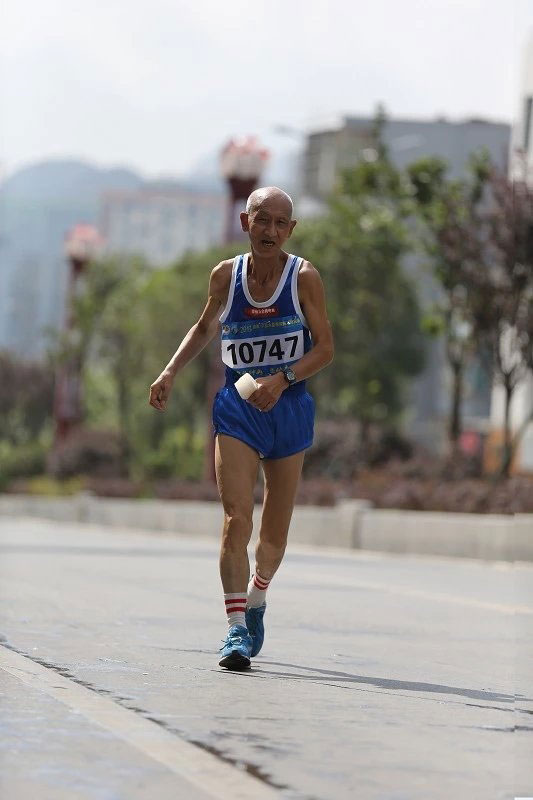 Senior citizen aged 70 completes 20 marathons