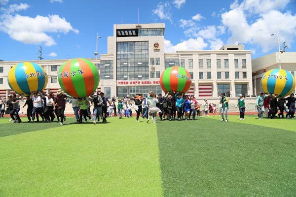 Yanbian children spend holiday playing games