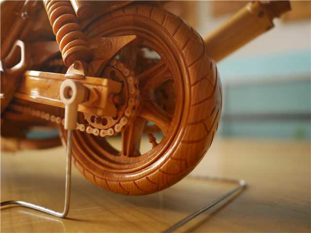 Jilin man turns wood into miniature motorcycles