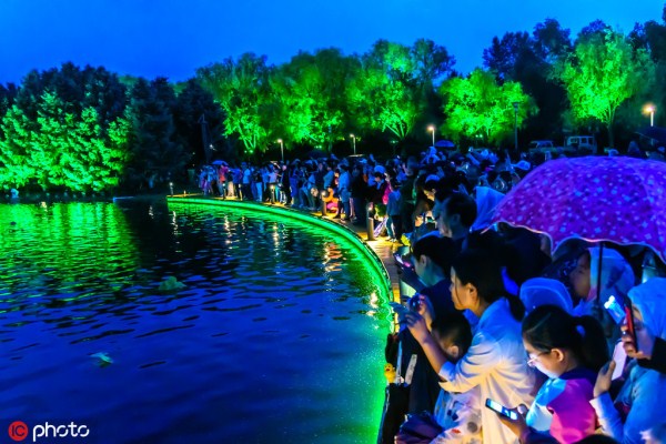 People of Changchun treated to music fountain and light show
