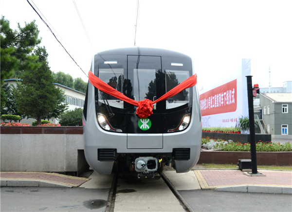 Train for Shenzhen Metro Line 10 gets off production line in Changchun