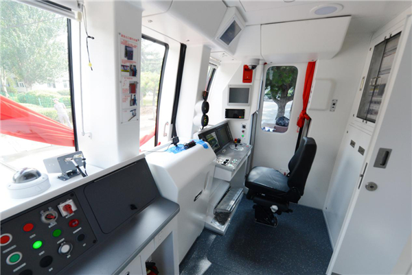 Train for Shenzhen Metro Line 10 gets off production line in Changchun