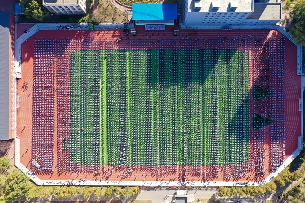 Changchun uni sets Guinness world record for sign language