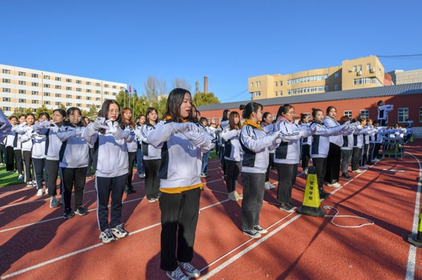 Changchun uni sets Guinness world record for sign language