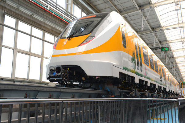 1st medium-low speed mag-lev tour rail line undergoing debugging