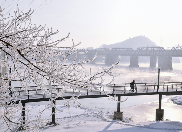 Rime transforms Jilin city into winter wonderland