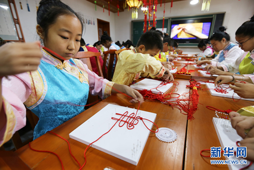 Inheriting Manchu traditional culture