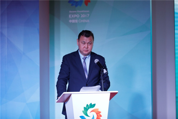 锦绣云霞路 绸都飨世博——阿斯塔纳世博会中国馆迎来江苏省苏州市吴江高新区(盛泽镇)丝绸推介活动