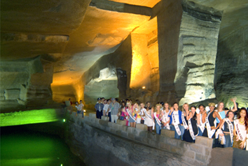 Huashan Mountain Mysterious Grottos