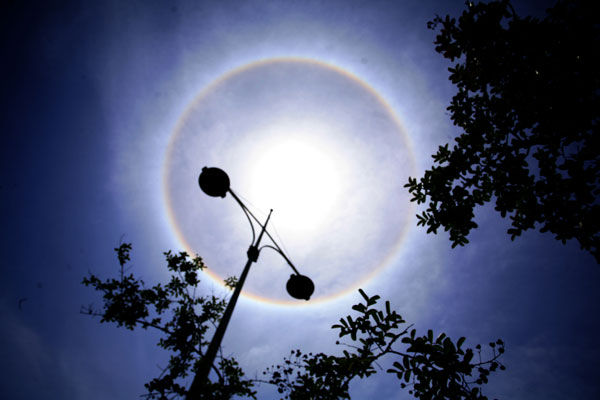 Solar halo rises in E China