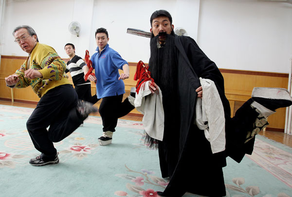 Students rehearse with their teacher in the National Academy of Chinese Theatre Arts on Dec 20. ZHANG WEI / CHINA DAILY Tibet Opera to return to center stage