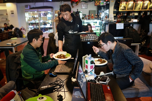 Entrepreneurs in Zhongguancun defy holiday to make dreams come true