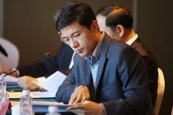 Robin Li seeks support for AI open platform at two sessions