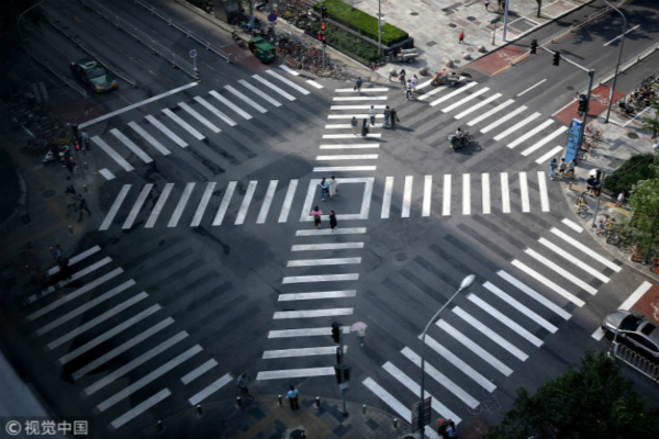 Beijing's first scramble crossing set up in city's west