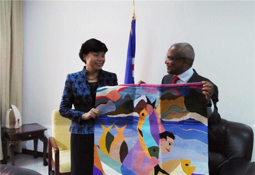 Cui Li meets with Cape Verdean leaders