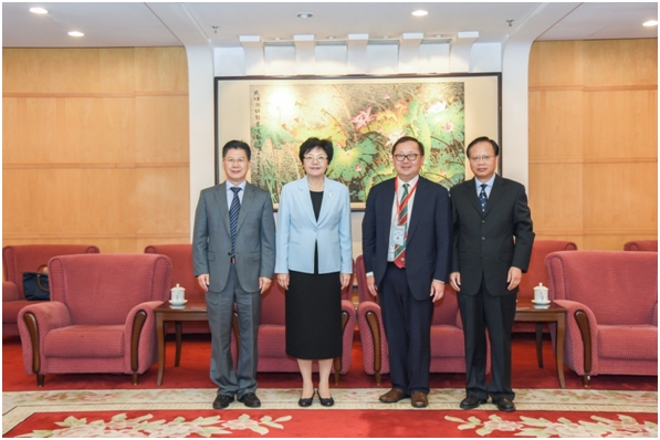 Li Bin meets with Hong Kong Medicine Academy head