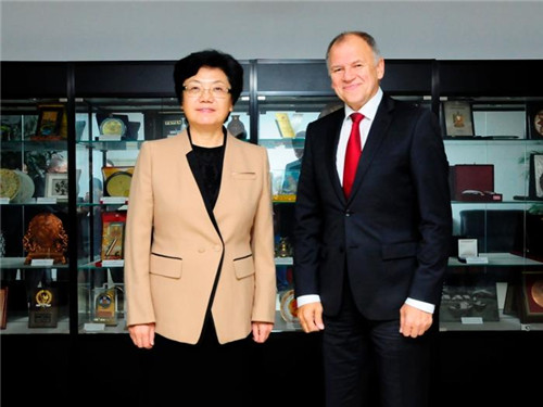 Li Bin meets with European commissioner for health and food safety