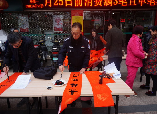 Legal publicity goes with Spring Festival couplets