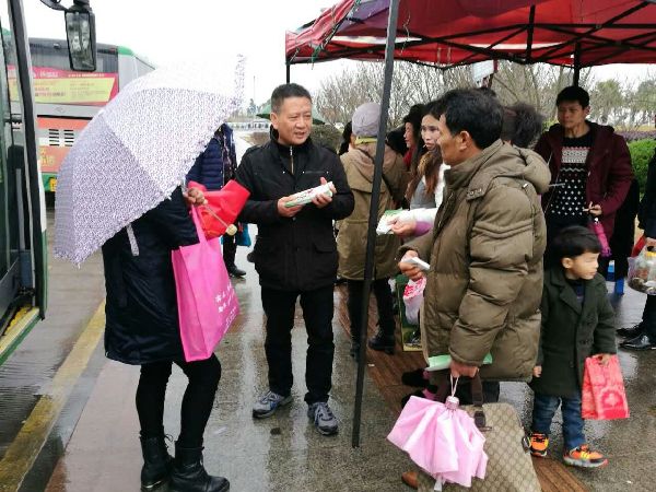 Legal publicity distributed in Zhejiang province bus station