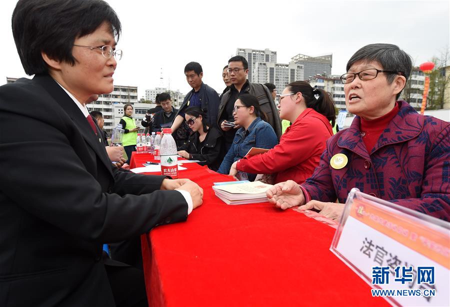 Judges visit local community