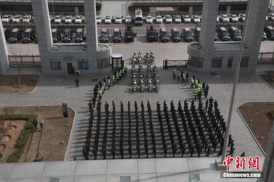 Online alarm app makes real-time video police calling
