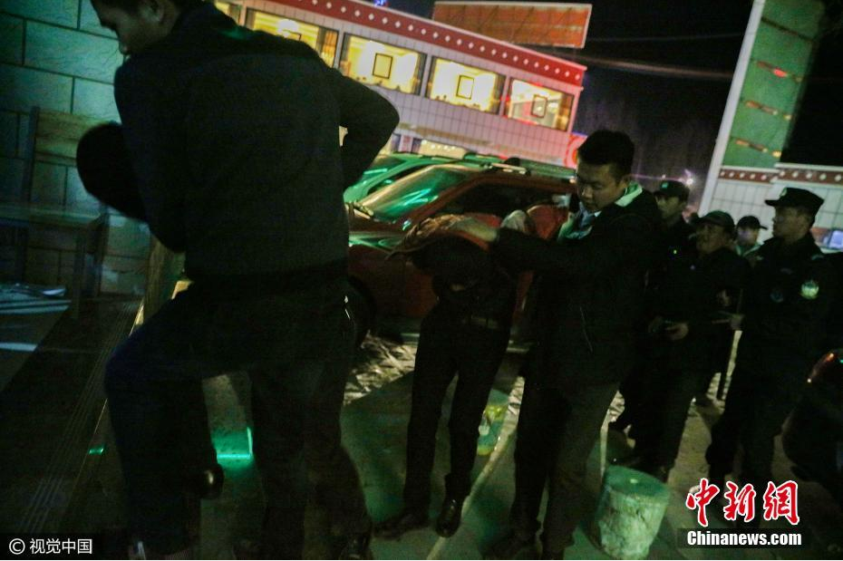 Qinghai-Tibet railway police seize ticket scalpers