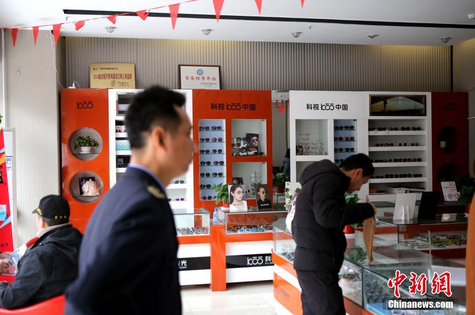 Illegal optical shop closed