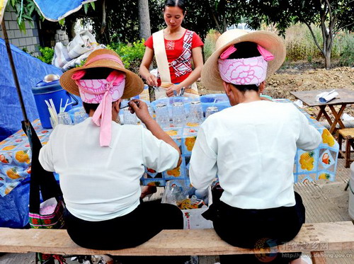 Photos by Sun Dahong