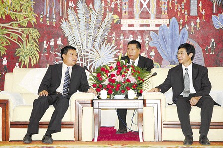 Dehong party secretary meets Burmese consul general