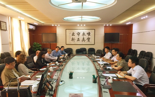 Lu Wei meets with World Bank economists
