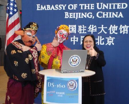 美国使馆3月启用在线签证申请程序 八戒悟空助宣传