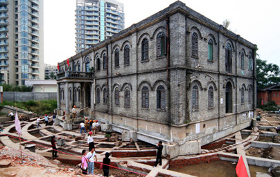 Cathedral of St Dominic makes 90-degree turn