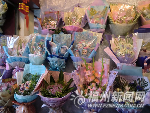 情人节将至鲜花和巧克力依然走俏　兔宝宝受热捧