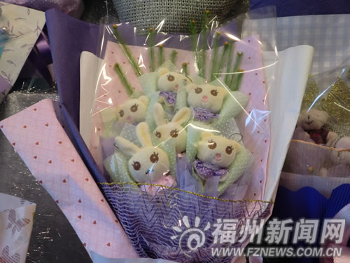 情人节将至鲜花和巧克力依然走俏　兔宝宝受热捧
